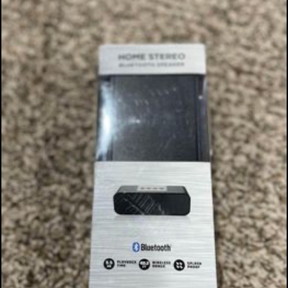 Home stereo Bluetooth speaker
1 black available and 1 white available - Picture 2 of 2